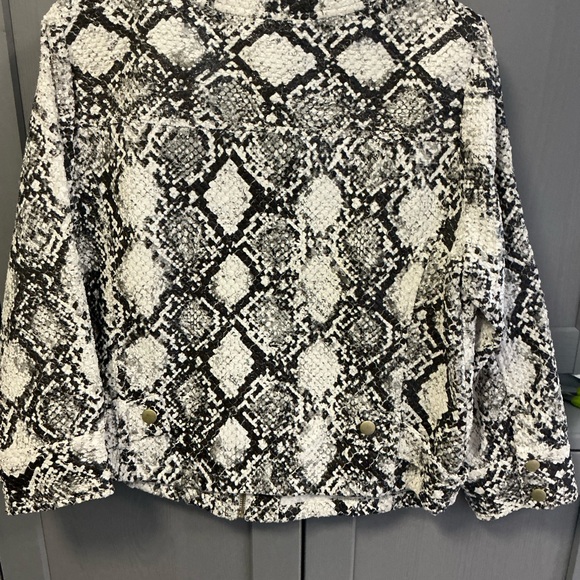 Ruby Rd. Monochrome Snake Print Teddy Jacket - Picture 3 of 3